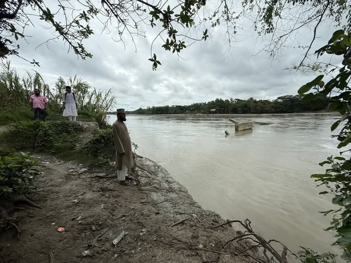 “নদীর কান্না, মানুষের ব্যথা — চরপার্বতীর অন্তহীন সংগ্রাম”