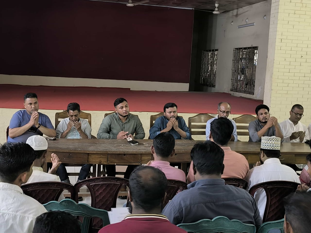 সড়ক দুর্ঘটনায় নিহতদের পরিবারের পাশে নাগরিক পার্টির নেতারা: মানবতার এক অনন্য দৃষ্টান্ত!