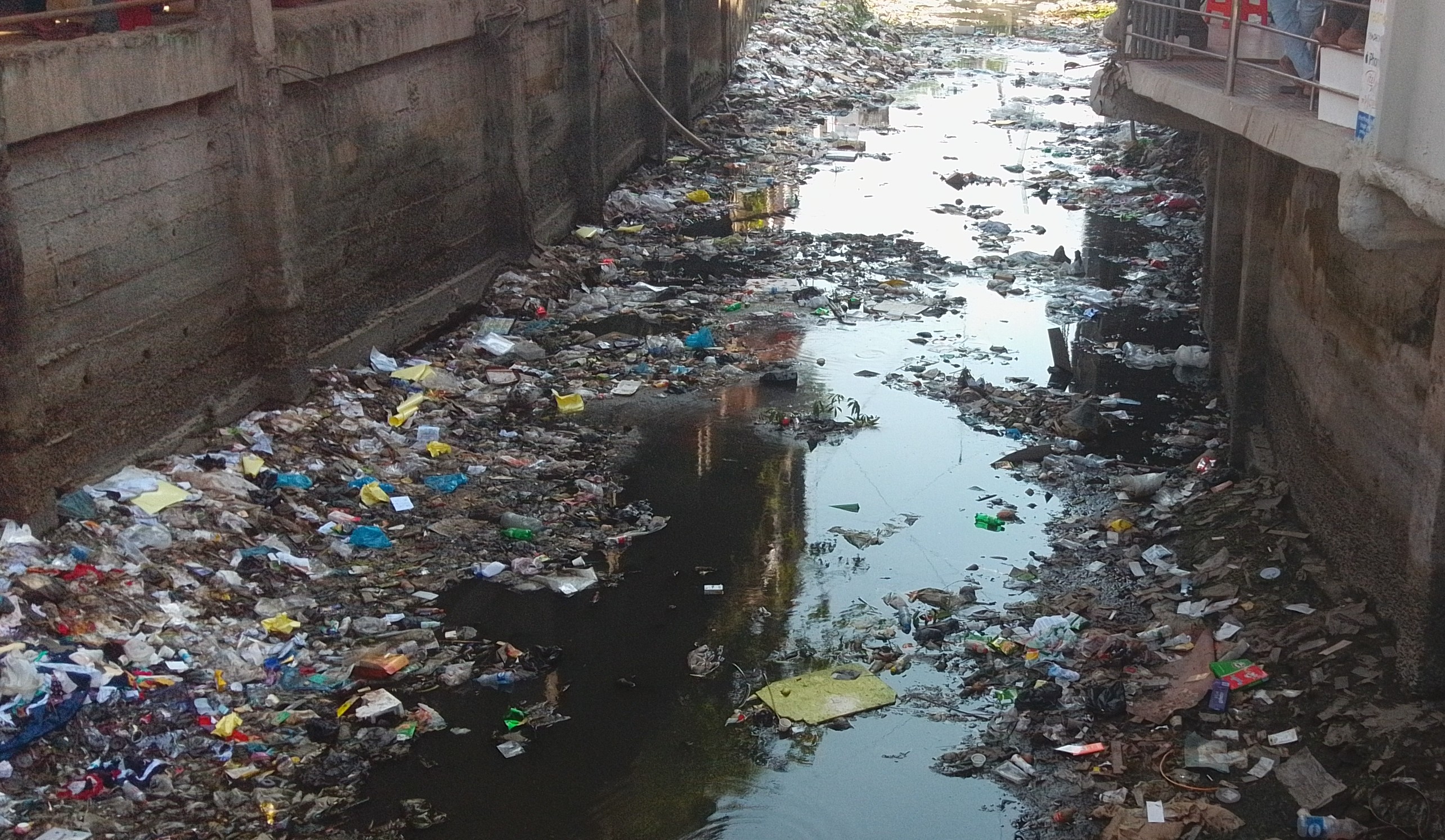 "বসুরহাট পৌরসভার খালে বর্জ্য" সংস্কারের উদ্দ্যেগ নেই, পরিবেশ ও স্বাস্থ্য ঝুঁকিতে পৌরবাসী :