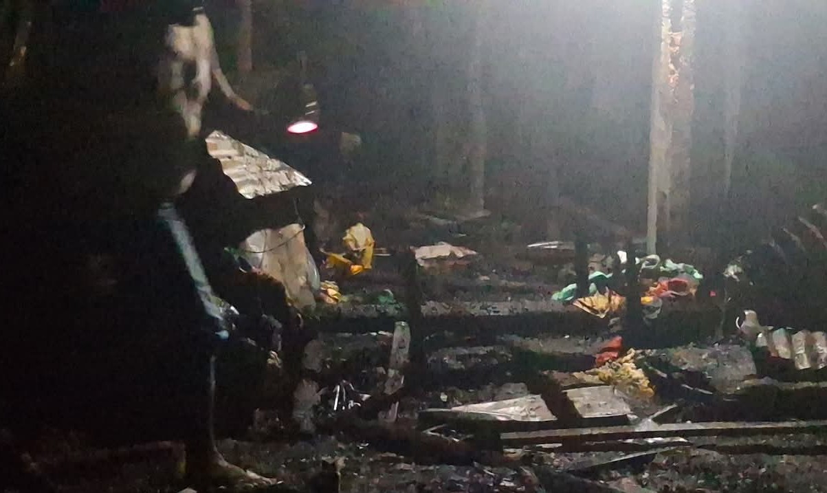 বসুরহাটে ভয়াবহ অগ্নিকাণ্ডে ৪০ লক্ষ টাকার ক্ষতি ক্ষতিগ্রস্তদের পাশে বিএনপি–জামায়াতের মানবিক সহযোগিতা :