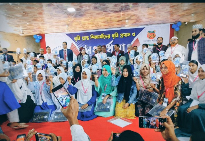 'হেমন্তের সোনালী সকালে মেধার উৎসব উদয় এইড ফাউন্ডেশনের বৃত্তিতে আলোকিত কোম্পানীগঞ্জ '