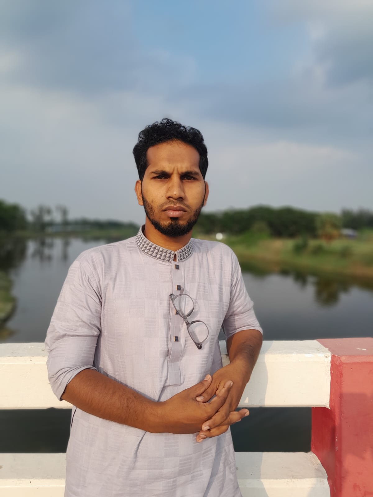 মন্ত্রীর ছেলে পড়বে বিদেশ  ​— ইদ্রিস হাসান