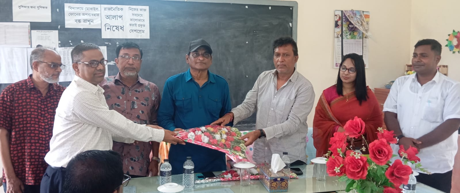 নবগঠিত অ্যাডহক কমিটির সভাপতিকে ফুলেল সংবর্ধনা, শিক্ষার মানোন্নয়নে গুরুত্বারোপ: